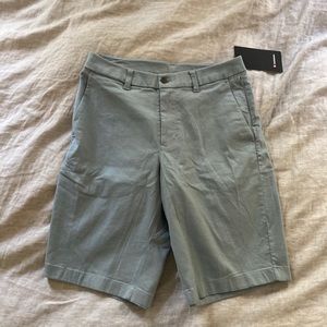 Lululemon Men’s commission short relaxed 11”, size 30